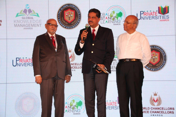 THUMBAY MOIDEEN CONFERRED WITH AN “AWARD FOR OUTSTANDING CONTRIBUTION TO EDUCATION” AT THE WORLD CHANCELLORS CONGRESS 2014 HELD IN MUMBAI.